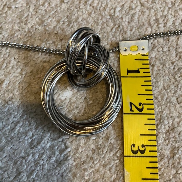 Silver coloured knot necklace - Picture 3 of 3